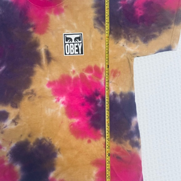 RARE OBEY tee featuring the brand’s iconic logo at the chest and back. Tie-dyed - Picture 7 of 10